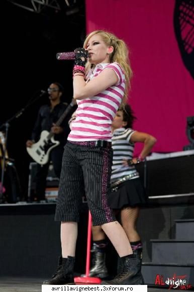 este numai :rotfl:  :rotfl:  :rotfl:  :rotfl: sau emo ? ( vreu si yo sa vad care stie si care nu ..)