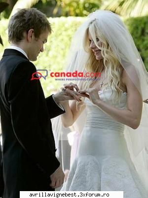 ce roche frumoasa a avut avril :nebun:  :nebun:  :rotfl: poze cool cu avril si deryck whibley
