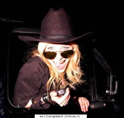 poze funny cu avril - mag_483 - PiCkS